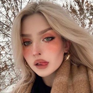 Meet your Posher, Flower